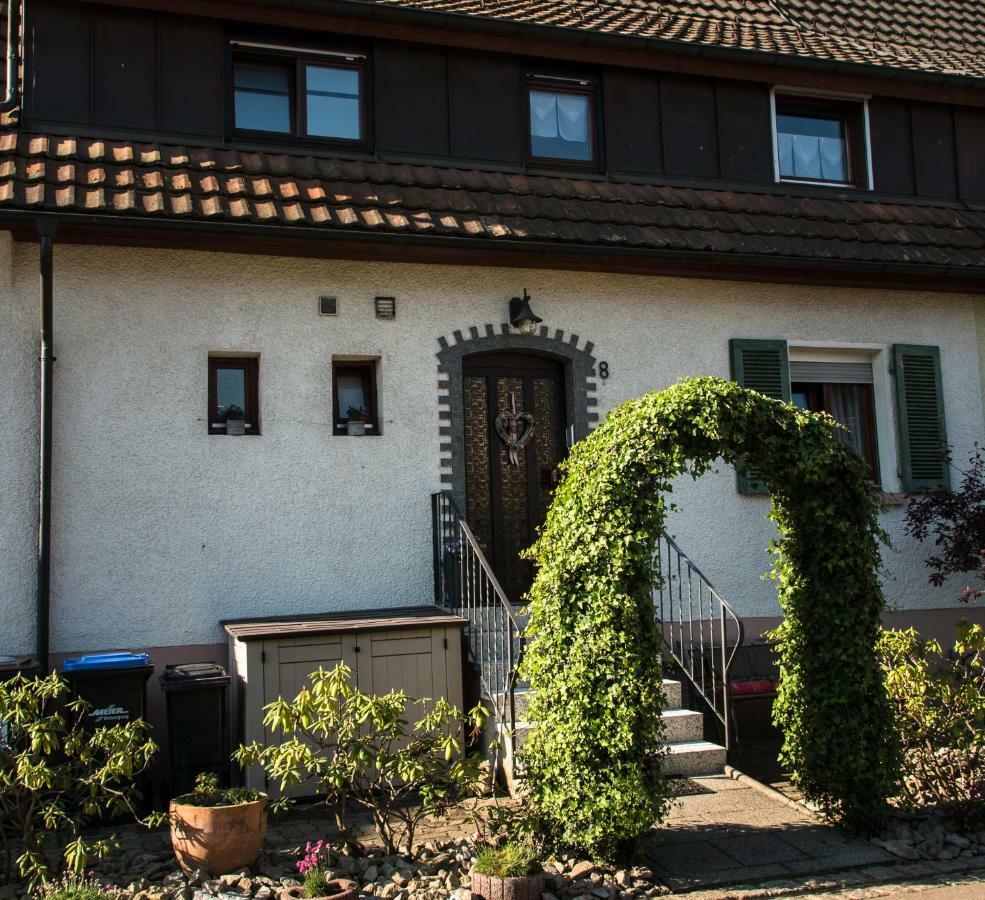 Ferienwohnung "Hirsch Huesli" Шопфхайм Экстерьер фото